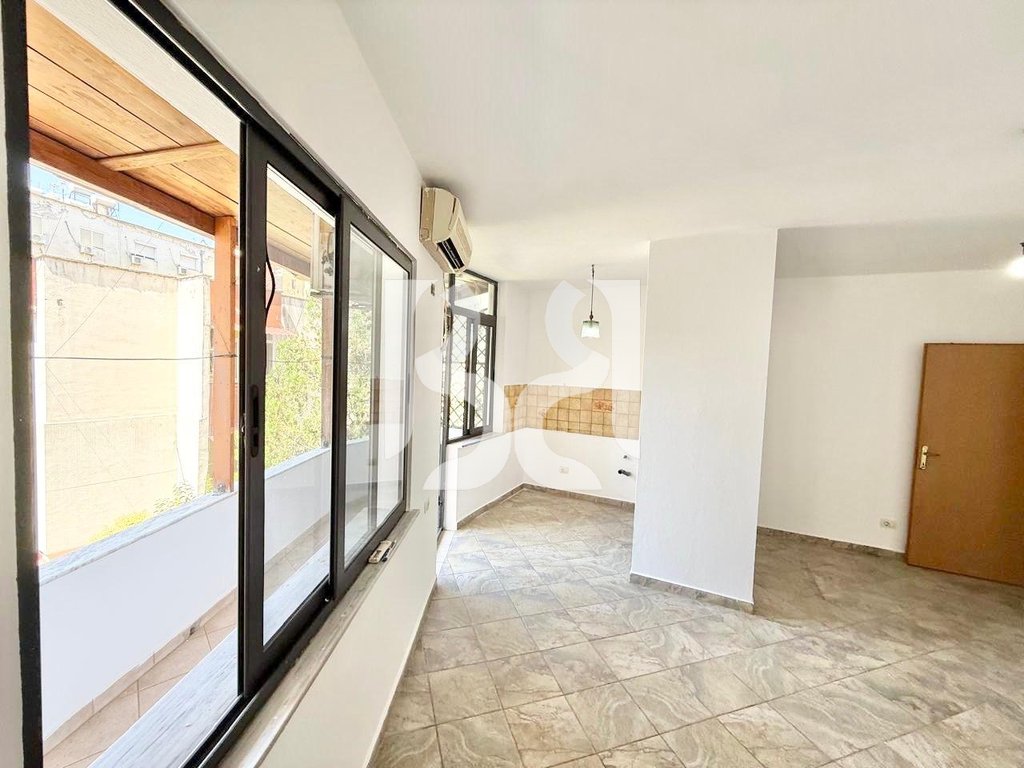*GARSONIERE PRANE NEW BAZAAR, E PERSHTATSHME PER B&B 2