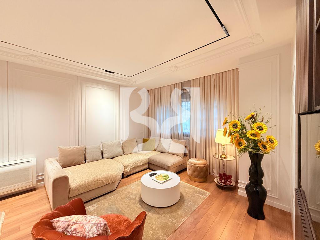 APARTAMENT ME QIRA 2+1+2 LUKSOZ TE RRUGA E BARRIKADAVE