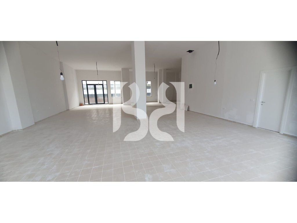 JEPET AMBIENT KOMERCIAL ME QIRA 250.000 LEKE NE SHKOZE.* 3