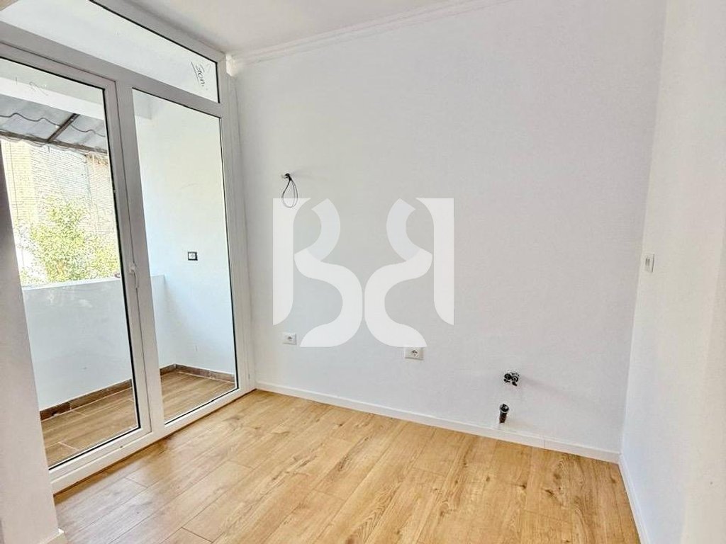 *APARTAMENT NE SHITJE 2+1 NE RRUGEN ALI DEMI PRANE TREGUT TE RI ELEKTRIK 2