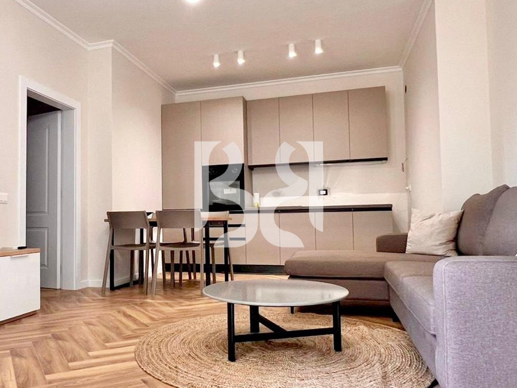 JEPET APARTAMENT 2+1+2 ME QIRA NE RRUGEN E KAVAJES PRANE KISHES KATOLIKE * 3