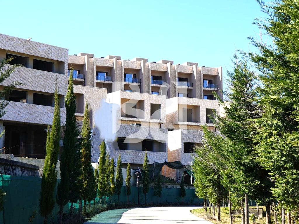 VILE MODERNE ME PISHINE NE SHITJE TEK SWAN RESIDENCE 2