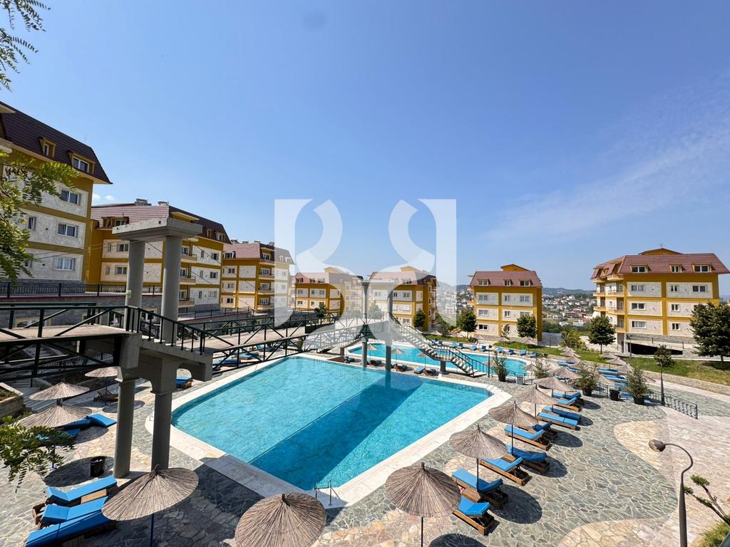 APARTAMENT ME QIRA 2+1+2+POST PARKIMI NE FARKE /LAKE LAND – Mobilim Modern dhe Vendndodhje Strategjike*