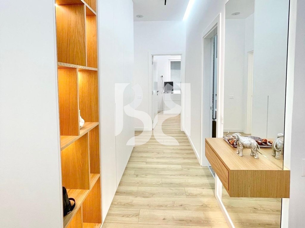 APARTAMENT ME QERA 2+1+2+POST PARKIMI TE KOPSHTI BOTANIK 3
