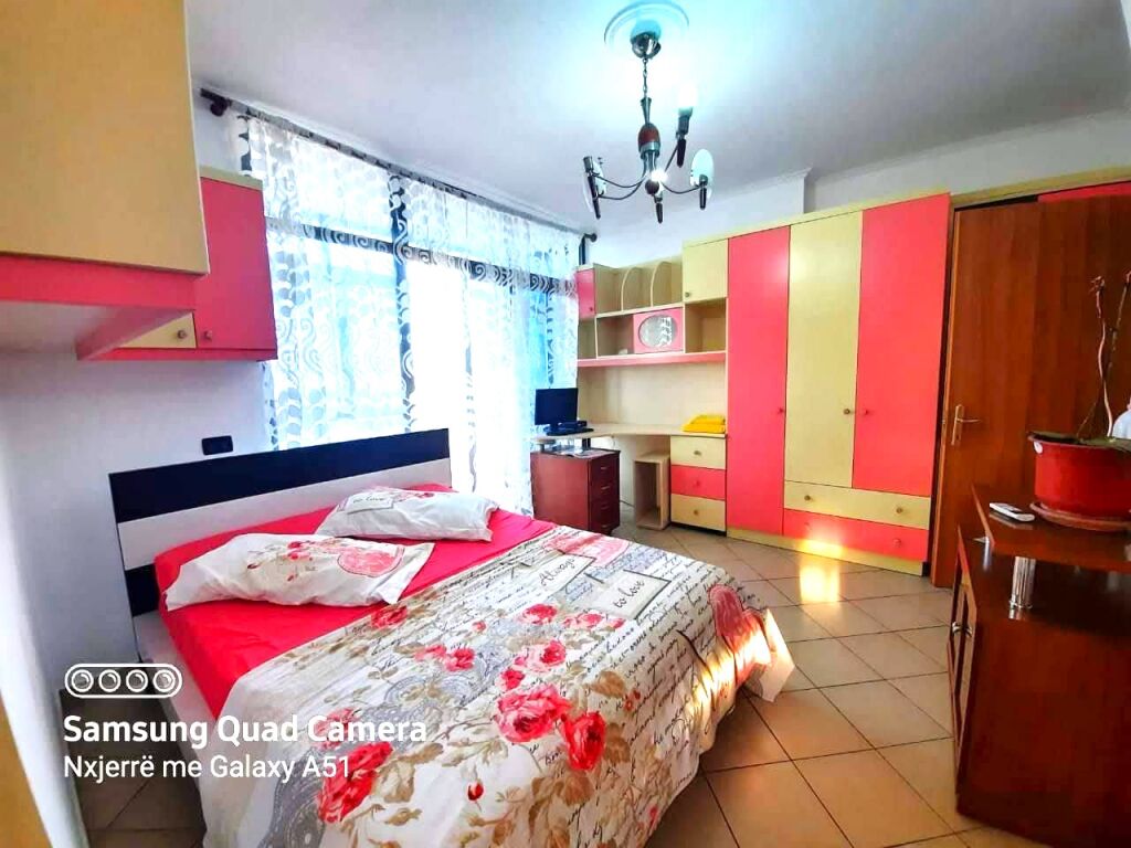 Shitet Apartament 3+1+2 te Rruga E Kavajes, Prane Qendres Globe 3