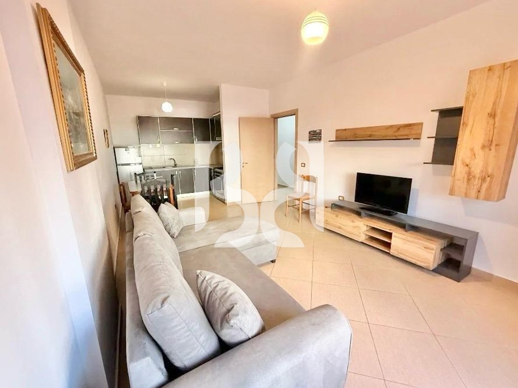APARTAMENT 1+1 ME QERA PRANE MISTO MAME**