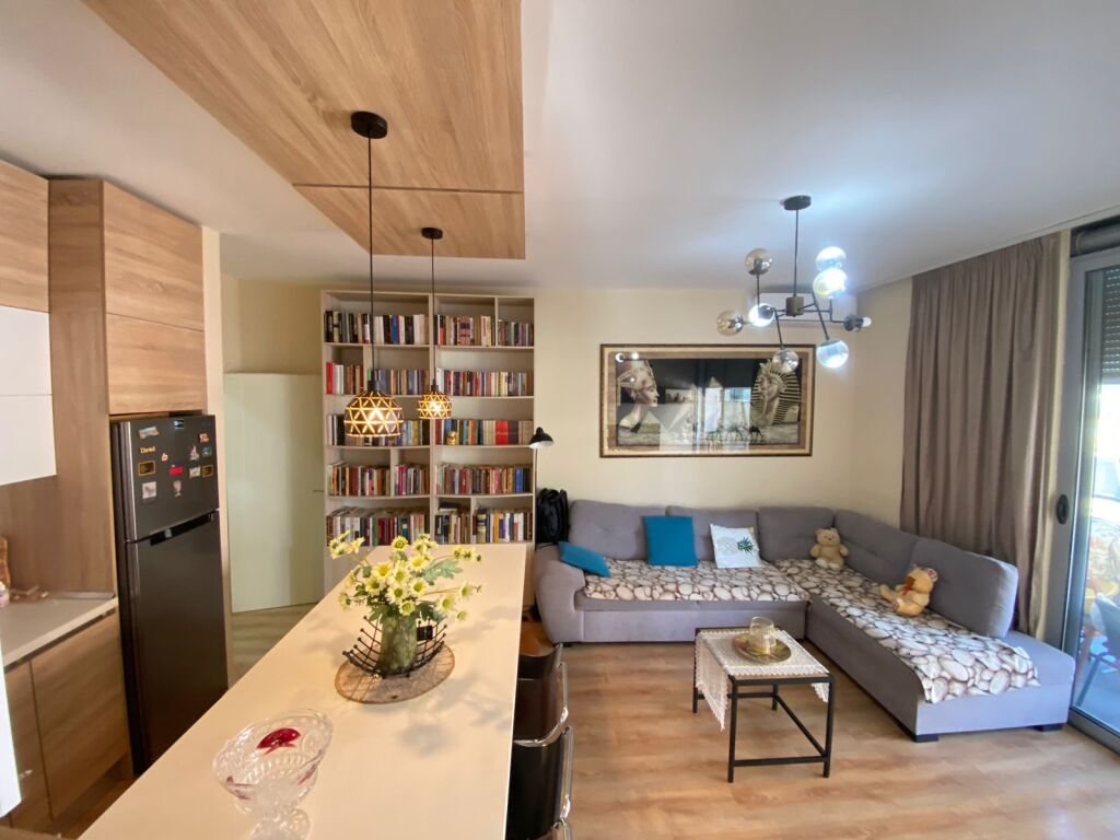 Jepet me Qira Apartament 2+1+2 te Liqeni i Thate