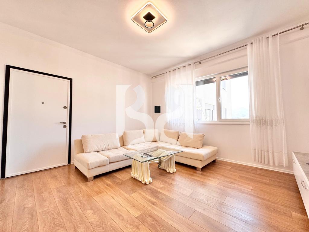 *APARTAMENT ME QIRA 2+1+POST PARKIMI KINOSTUDIO