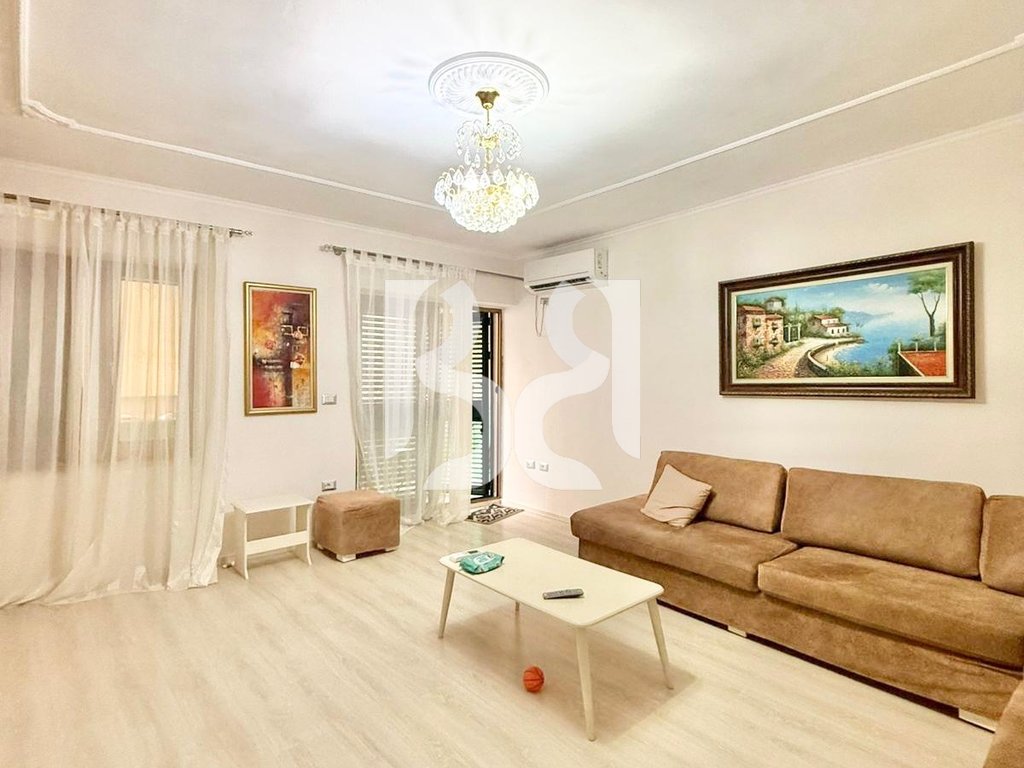 APARTAMENT ME QERA 2+1 TEK RRUGA MYSLYM SHYRI 2