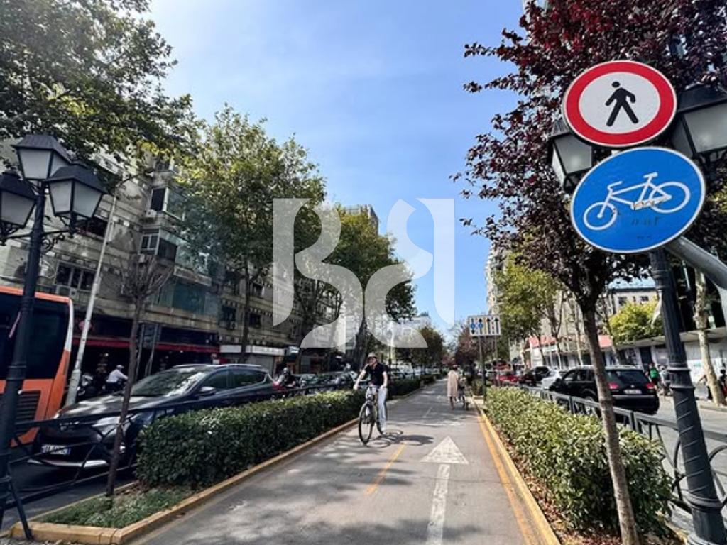 JAPIM AMBIENT OPEN SPACE TE RRUGA E KAVAJES ME QIRA 1