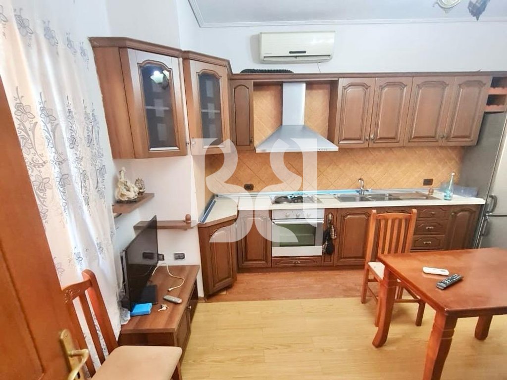 APARTAMENT 1+1, ME QIRA TEK RRUGA E DIBRES ,PRANE SPITALIT AMERIKAN 2* 2