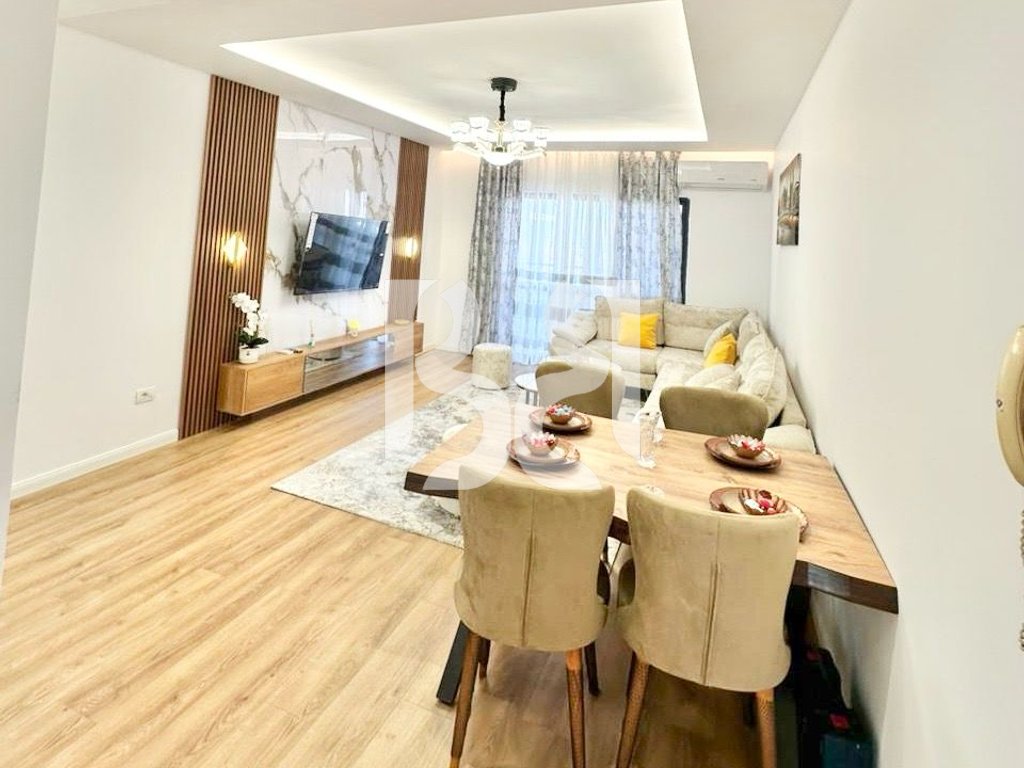 APARTAMENT NE SHITJE 2+1+2 TEK PALLATI ME SHIGJETA
