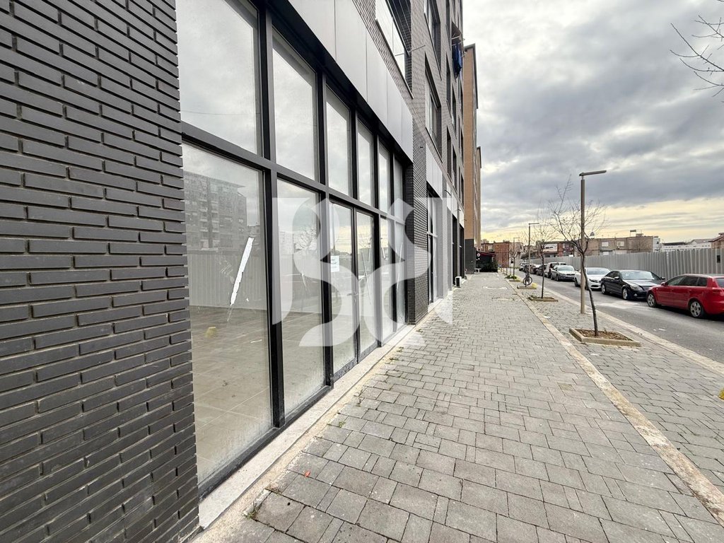 AMBIENT BISNESI NE SHITJE TEK PROFARMA 154.940€ 2