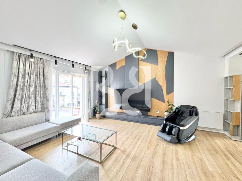 APARTAMENT ME QERA 3+1+2 ME 3 PARKIME TE SECRET GARDEN*