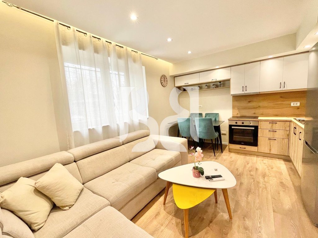 APARTAMENT ME QERA 2+1 NE ZONEN E BRRYLIT 2