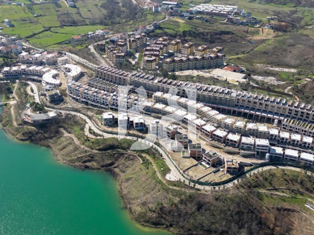 VILË LUKSOZE ME PISHINË PRIVATE & VERANDË PANORAMIKE – JETESË ELITARE NË PRIVATËSI TOTALE 2