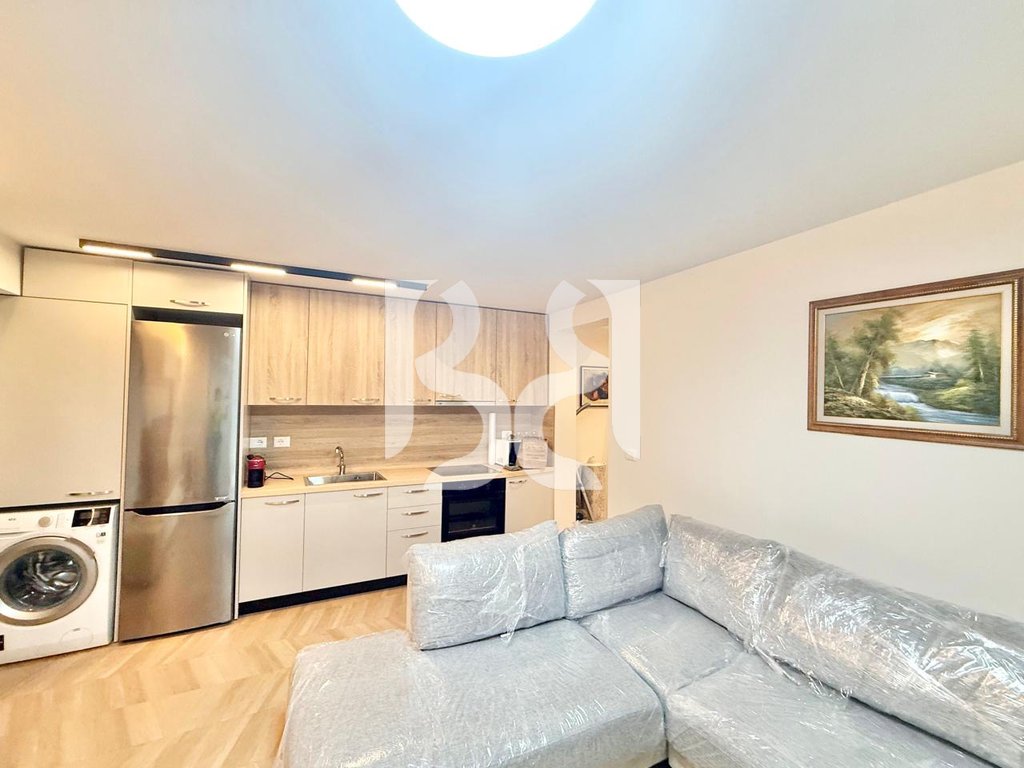 APARTAMENT ME QERA 1+1 TEK PETRO NINI LUARASI 4