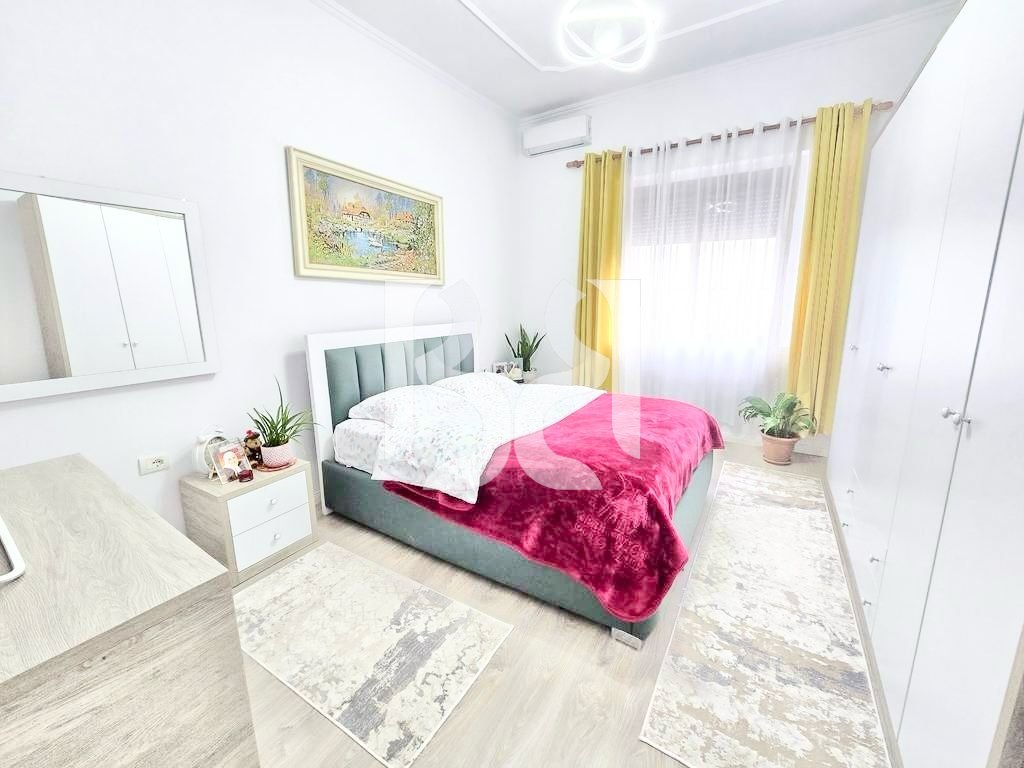 APARTAMENT ME QIRA NE SAUK 2+1 ME POST PARKIMI PRANE AKADEMIS SE POLICISE