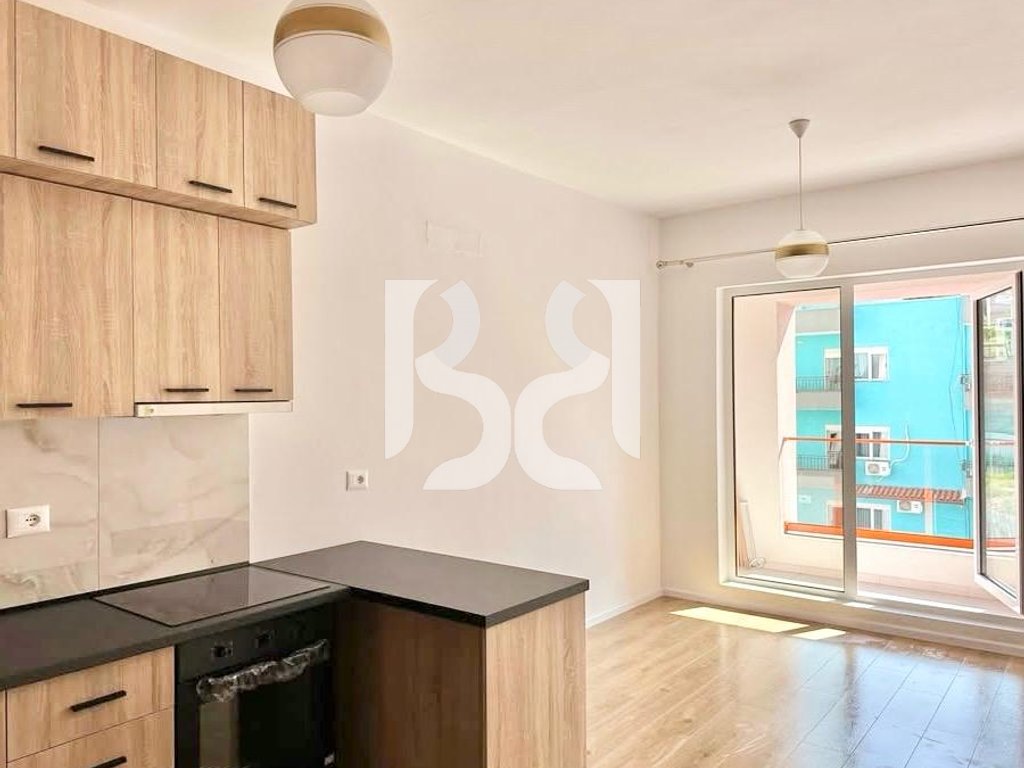 APARTAMENT ME QERA 1+1 PRANE MANGALEMIT 3