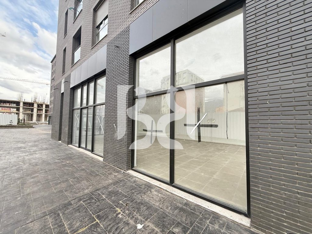 AMBIENT BISNESI NE SHITJE TEK PROFARMA 154.940€ 4