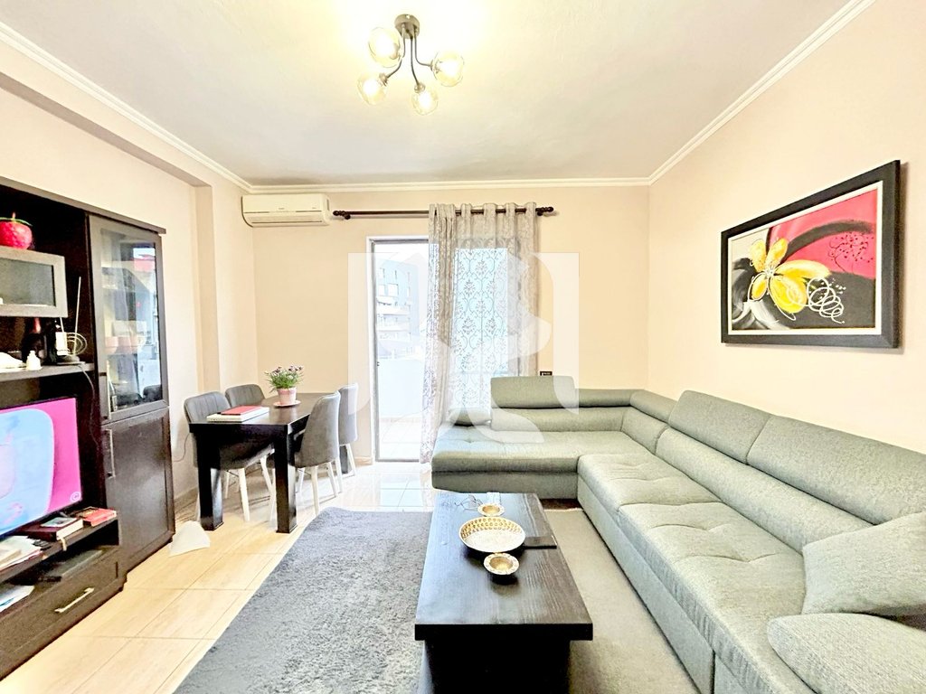 APARTAMENT ME QIRA 1+1 TE SELVIA PRANE VILES GOLD TE RRUGA E DIBRES 2