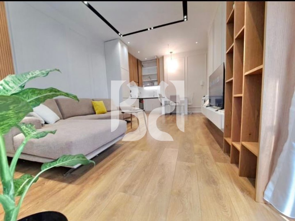 *APARTAMENT ME QIRA 1+1+POST PARKIMI KINOSTUDIO 3
