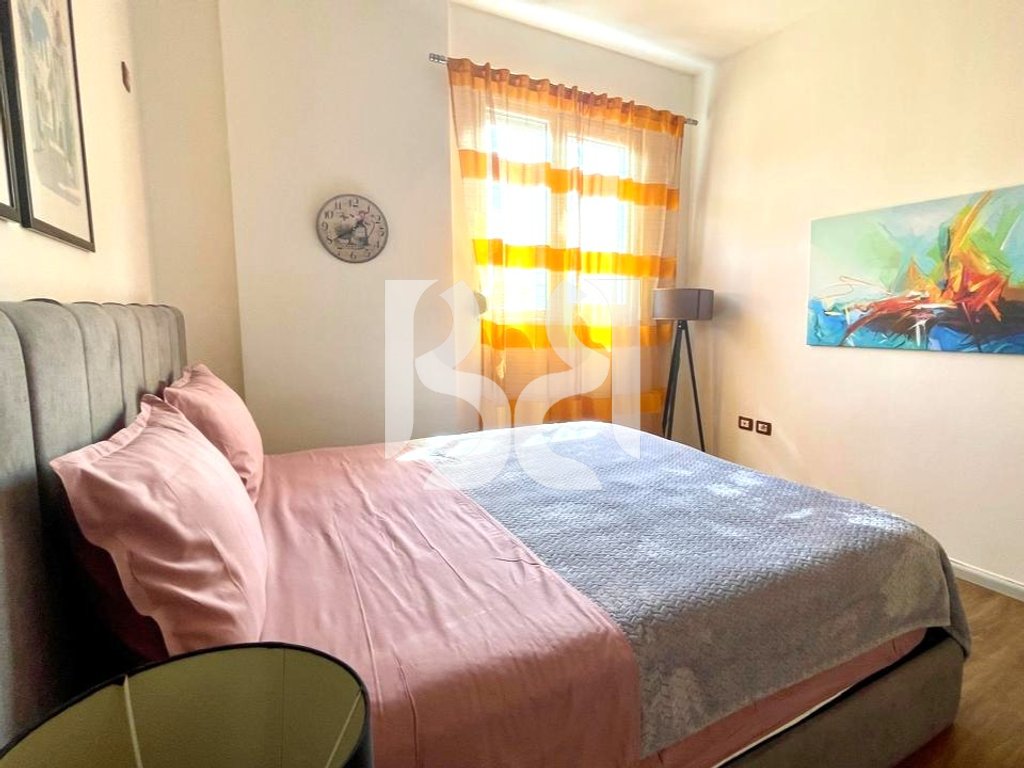 APARTAMENT 1+1+BALLKON ME QIRA NE QENDER, PAZARI I RI 4