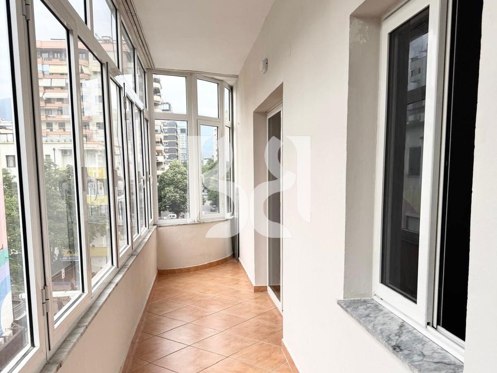 APARTAMENT /AMBIENT ME QIRA TE SHESHI WILLSON 5+1+2 3