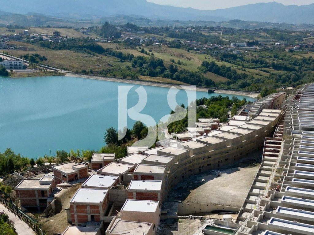 TRIPLEX LUKSOZE ME VERANDË PANORAMIKE – JETESË ELITARE NË PRIVATËSI TOTALE 2