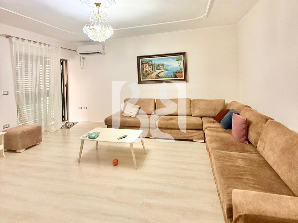 APARTAMENT ME QERA 2+1 TEK RRUGA MYSLYM SHYRI