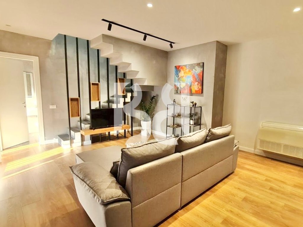 Jepet me qera apartament modern 2+1+2 tualete Rruga e Barrikadave - 2 poste parkimi ekstra