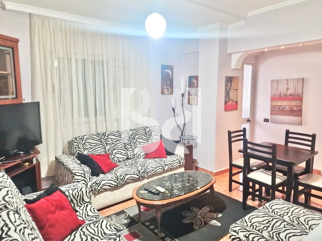 APARTAMENT ME QERA 2+1 TE RRUGA DRITAN HOXHA