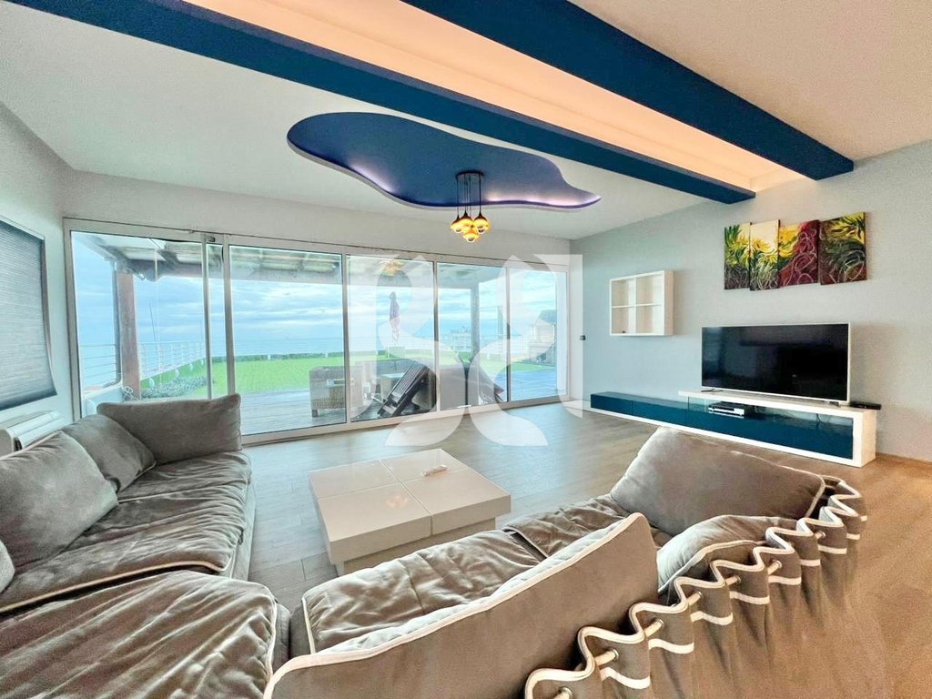 SHITET PENTHOUSE UNIK 3+1+2 ME VERANDË SHKËMBI I KAVAJËS