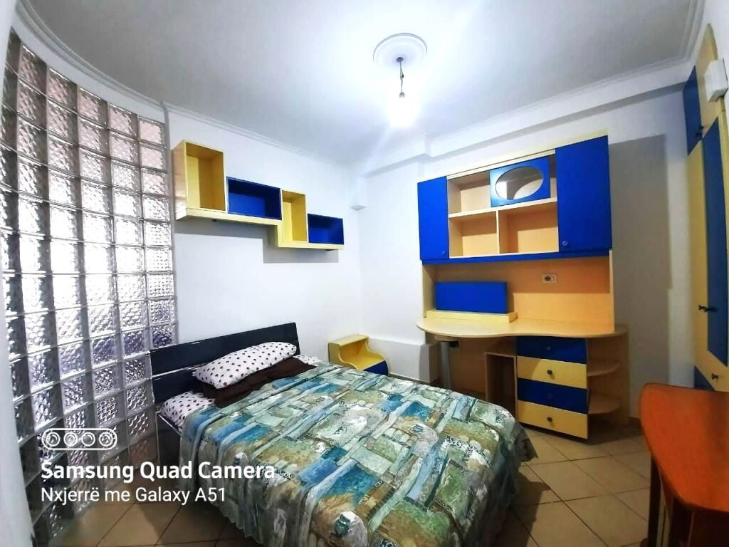 Shitet Apartament 3+1+2 te Rruga E Kavajes, Prane Qendres Globe 4