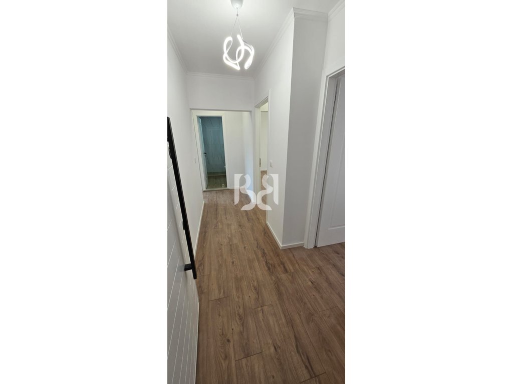 APARTAMENT 2+1 PER SHITJE TE RRUGA E KAVAJES ,PRANE AMBULANCES 9 2