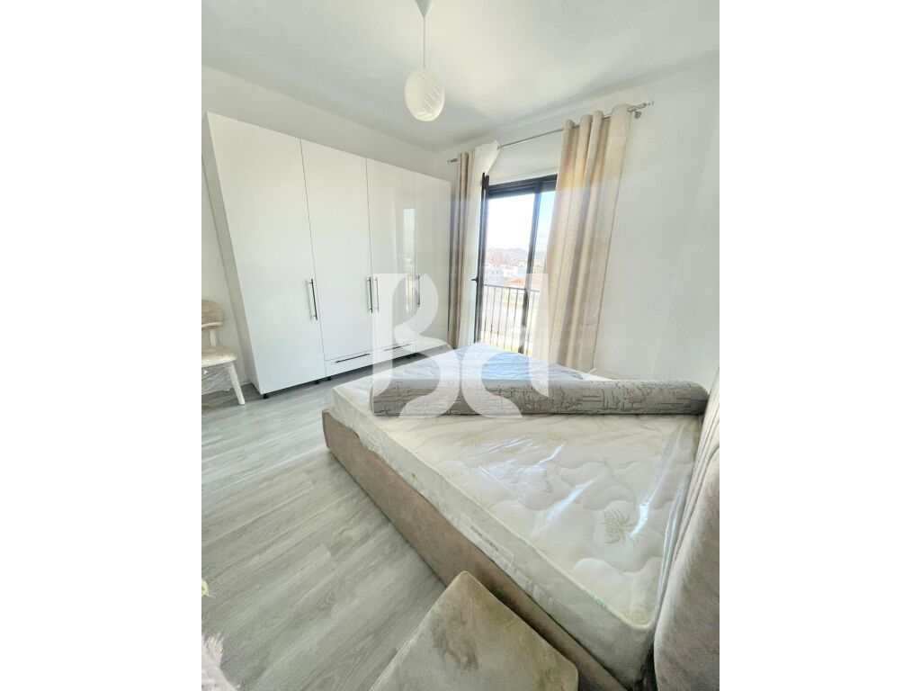 JAPIM APARTAMENT ME QIRA 2+1+2 TE KRYQEZIMI I SHQIPONJES 4