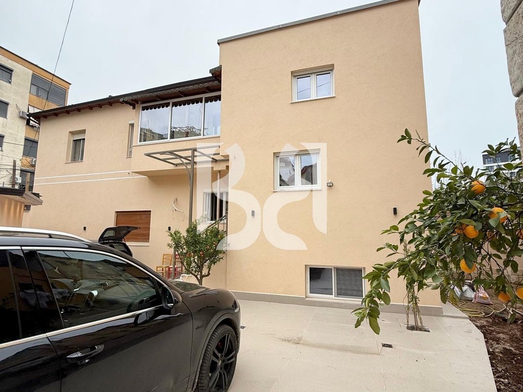 Vilë 2-Katëshe me Qira për Zyra / Klinikë – Rruga Naim Frashëri 4+1 2000€ 3