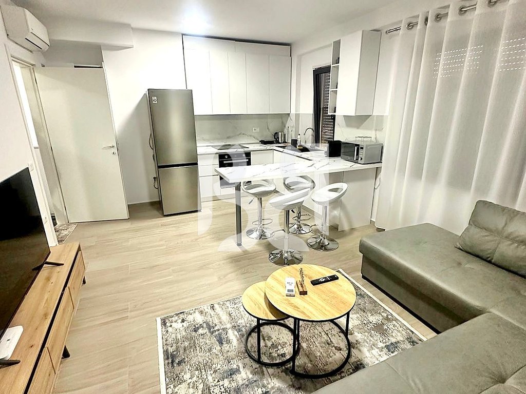 APARTAMENT 2+1+2 ME QERA TEK QENDRA LINKOLN, PAZARI I RI 2