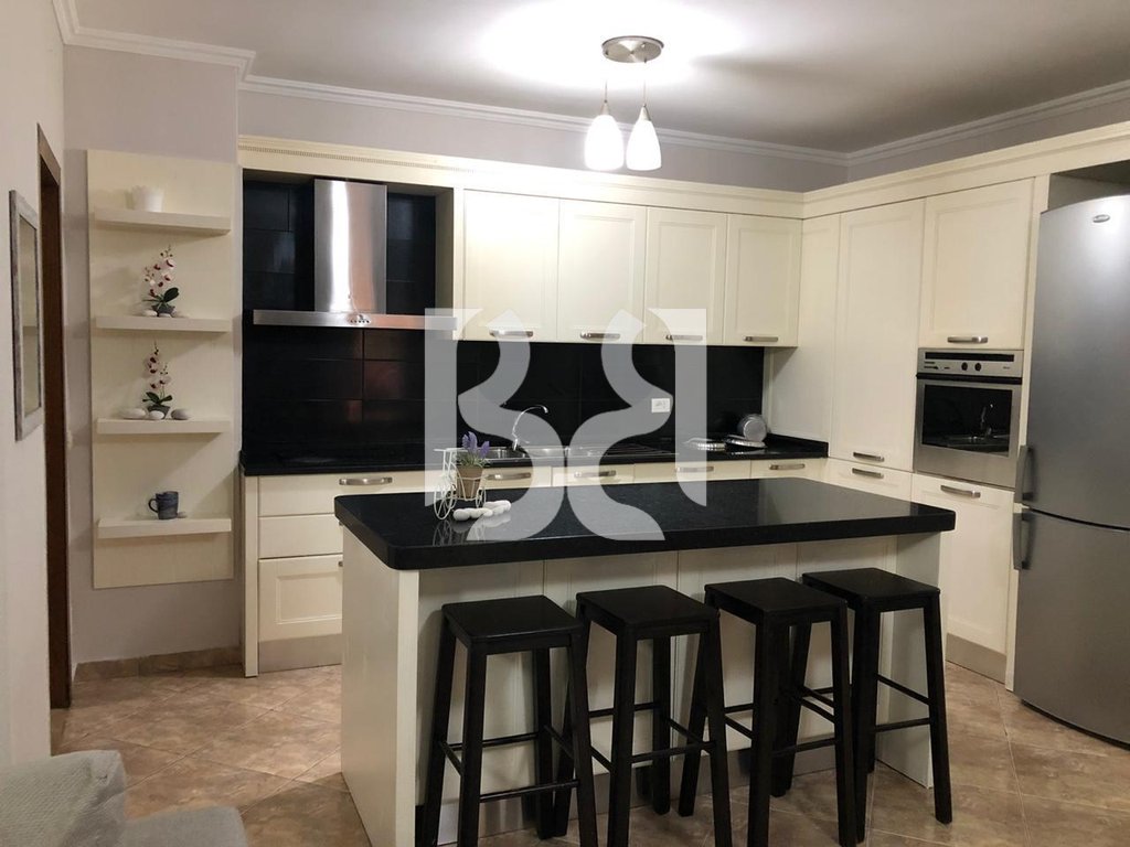 Shitet Apartament Premium 2+1 tek Liqeni i Thate.*