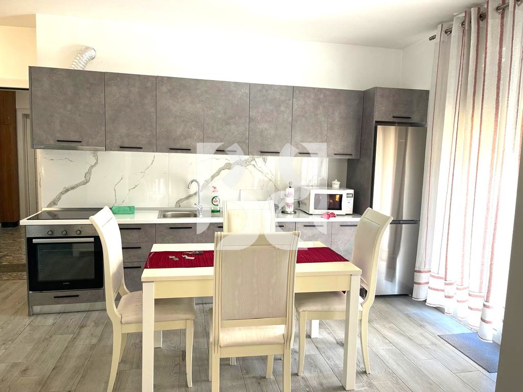 APARTAMENT 1+1 ME QERA TEK MEDRESEJA 650€