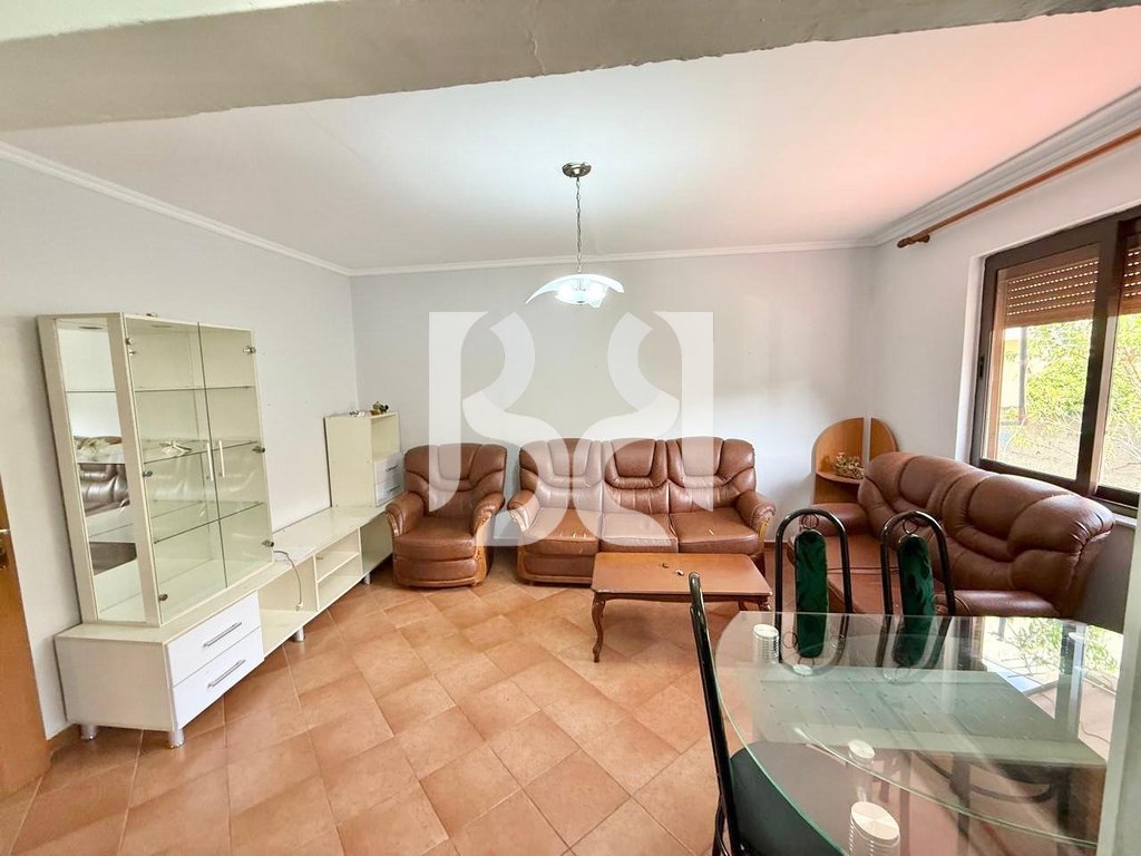 *APARTAMENT NE SHITJE 2+1 NE RRUGEN ALI DEMI PRANE TREGUT TE RI ELEKTRIK