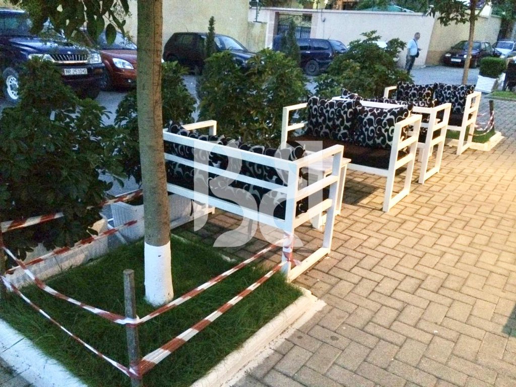 SHITET SUPER AMBIENT BIZNESI NË KËND FASADË XHAMI DY ANËT + GARAZH PRIVAT 20m² KINOSTUDIO* 4