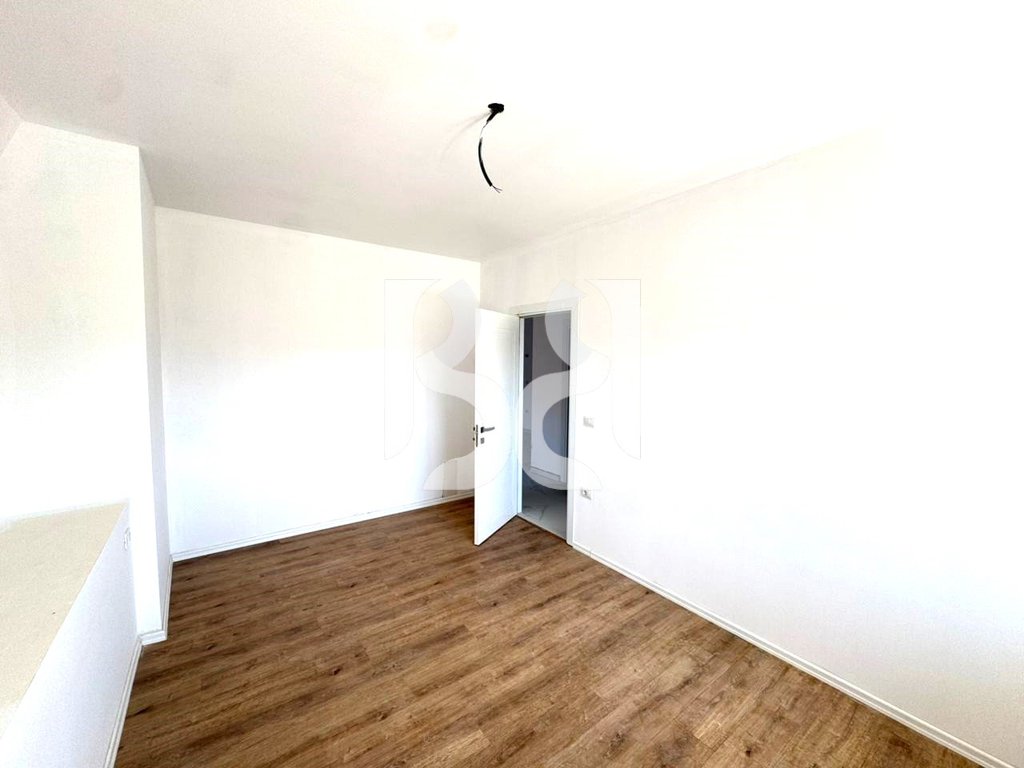 APARTAMENT NE SHITJE 2+1 TEK RESIDENCA LAKELAND 160K* 3