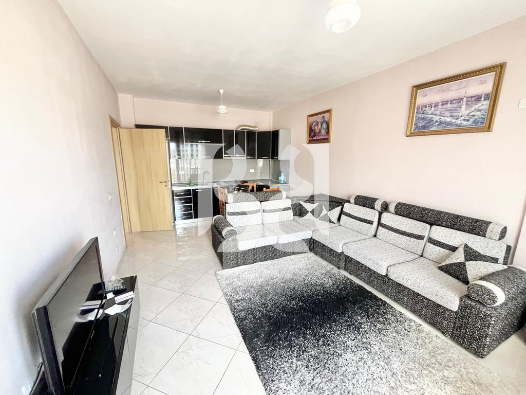 APARTAMENT ME QIRA 2+1 TE VILA L,RRUGA SOKRAT MIHO