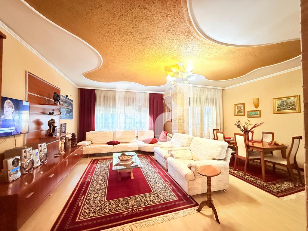 APARTAMENT ME QIRA 2+1 NE QENDER PRANE STADIUMIT AIR ALBANIA / AMBASADOR 1