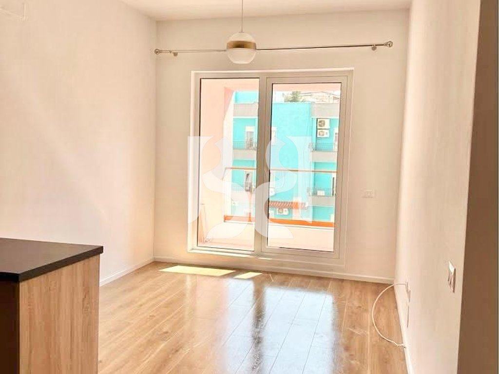 APARTAMENT ME QERA 1+1 PRANE MANGALEMIT 4
