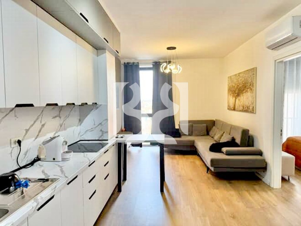 APARTAMENT ME QIRA 1+1 TE SHKOLLA E KUQE PRANE PAZARIT TE RI 3
