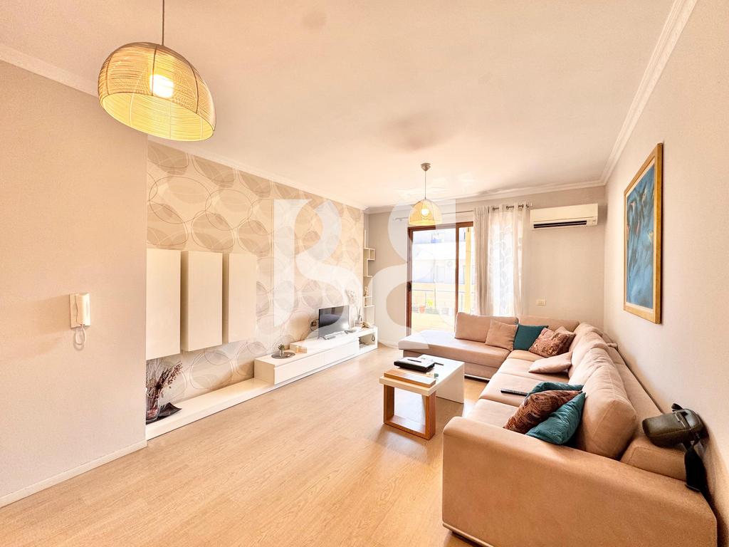 *APARTAMENT ME QIRA NE ASTIR 3+1+2 ME GARAZHD PRANE PARK HOTEL