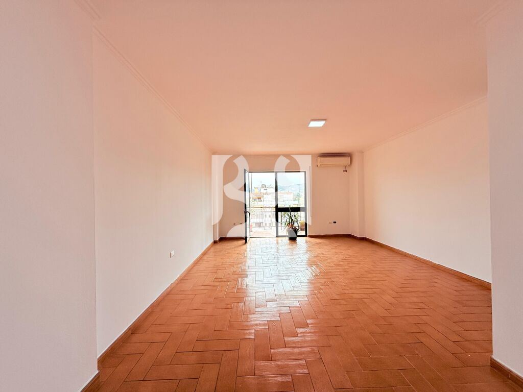 APARTAMENT /AMBIENT ME QIRA TE SHESHI WILLSON 3+1+2 4