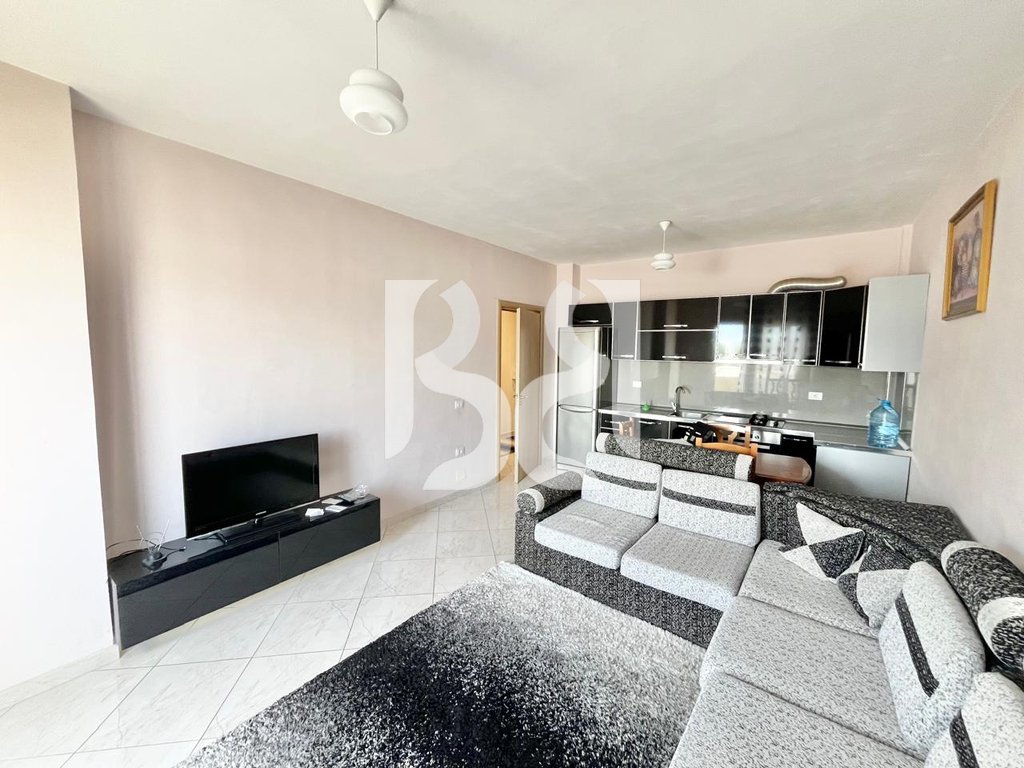 APARTAMENT ME QIRA 2+1 TE VILA L,RRUGA SOKRAT MIHO 4